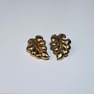 Vintage Retro Monet Signed Gold Leaf Clip-on Earrings Fall Autumn Statement